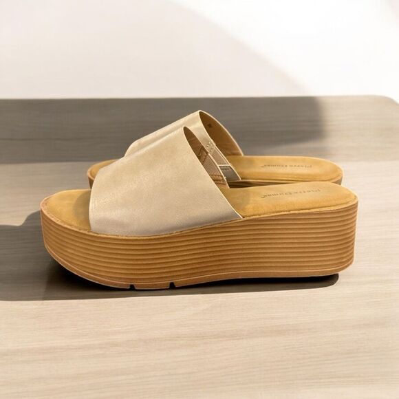Pierre Dumas Beige Platform Sandals- size 8-Great condition!! - Picture 1 of 11